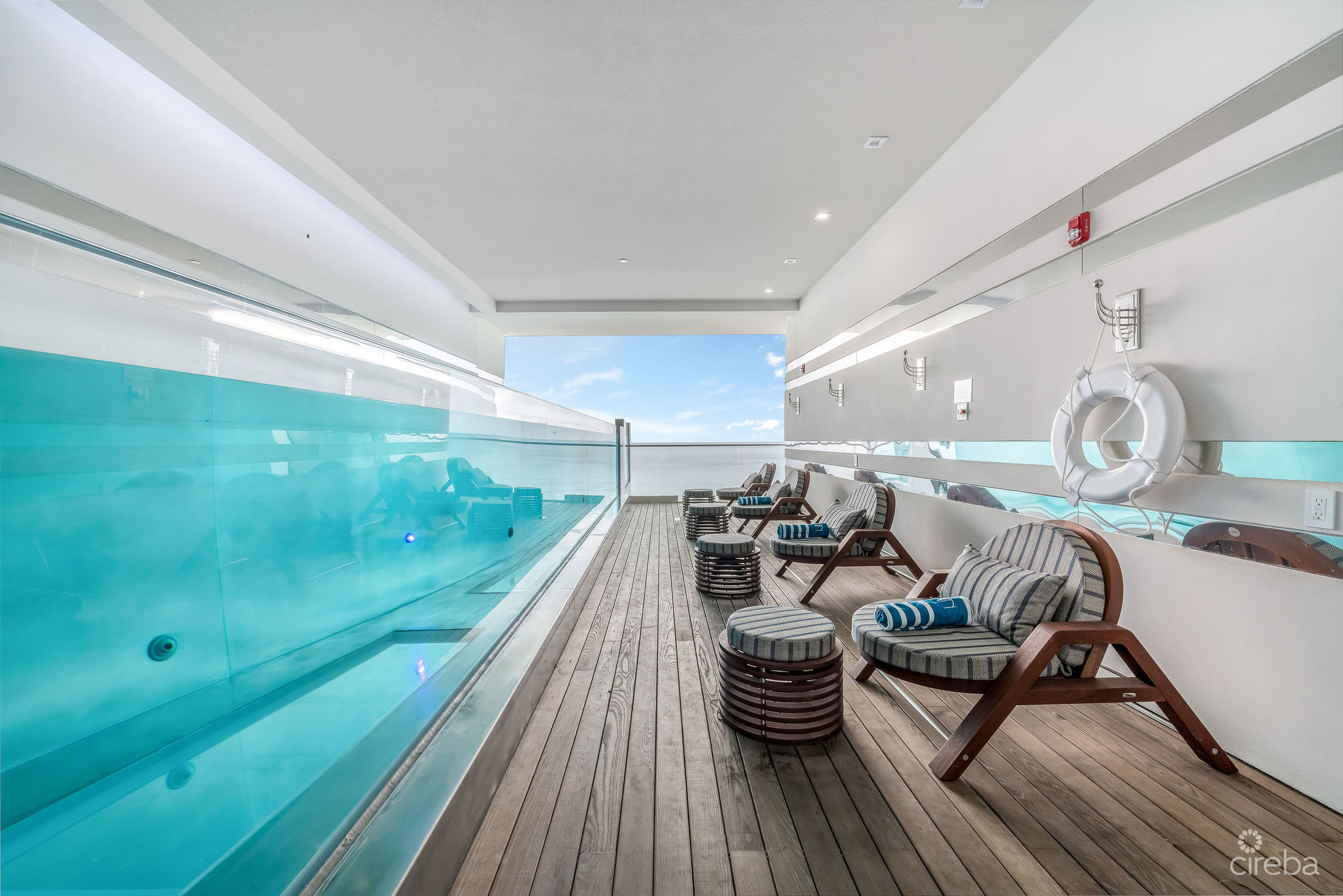 Fin 27, oceanfront condo