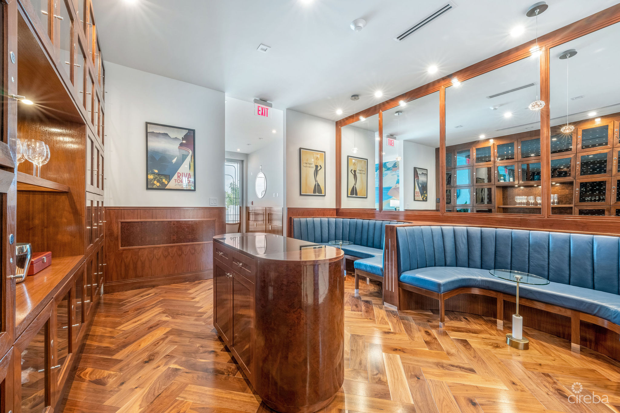 Fin 27, oceanfront condo