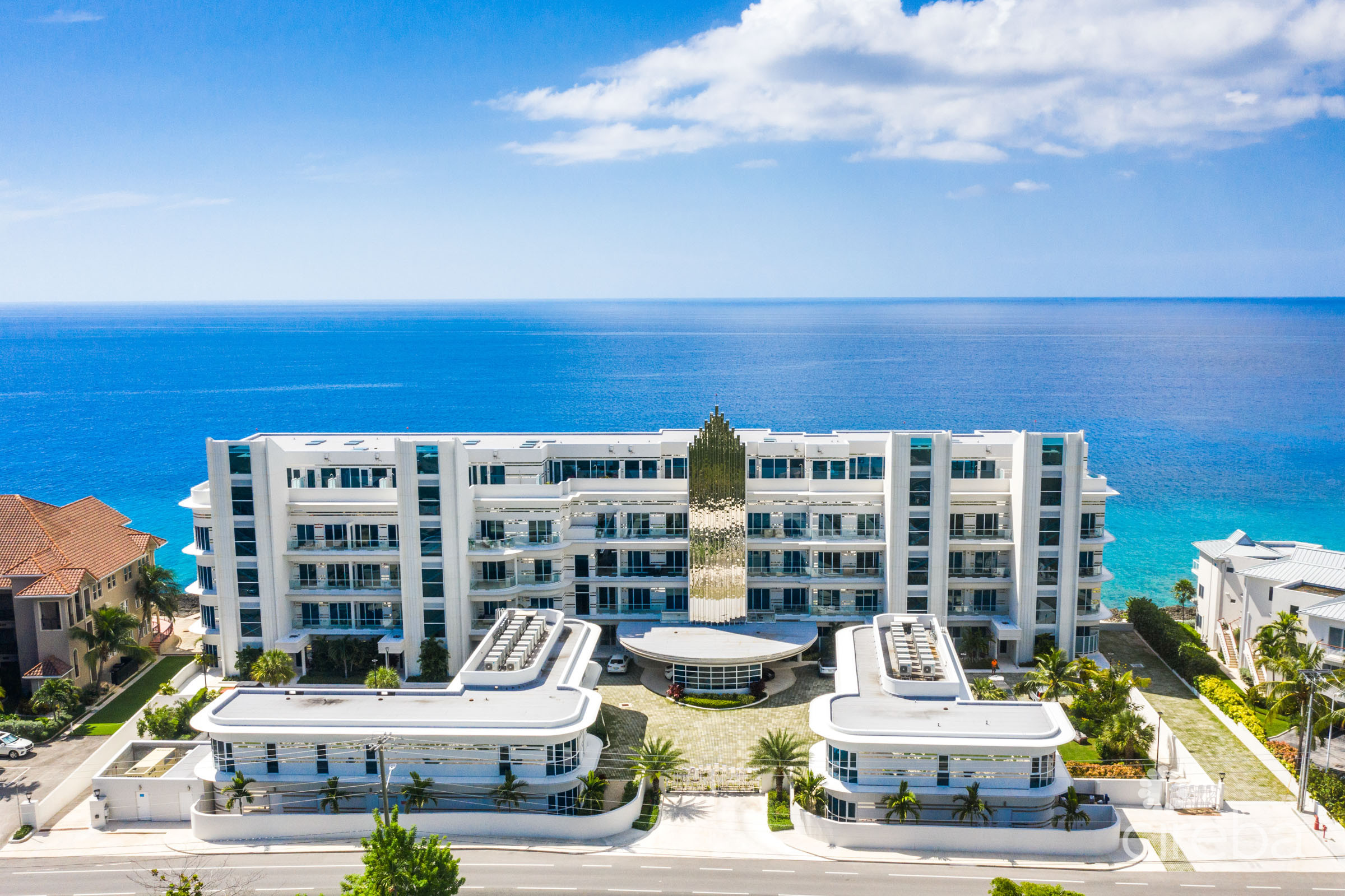 Fin 27, oceanfront condo