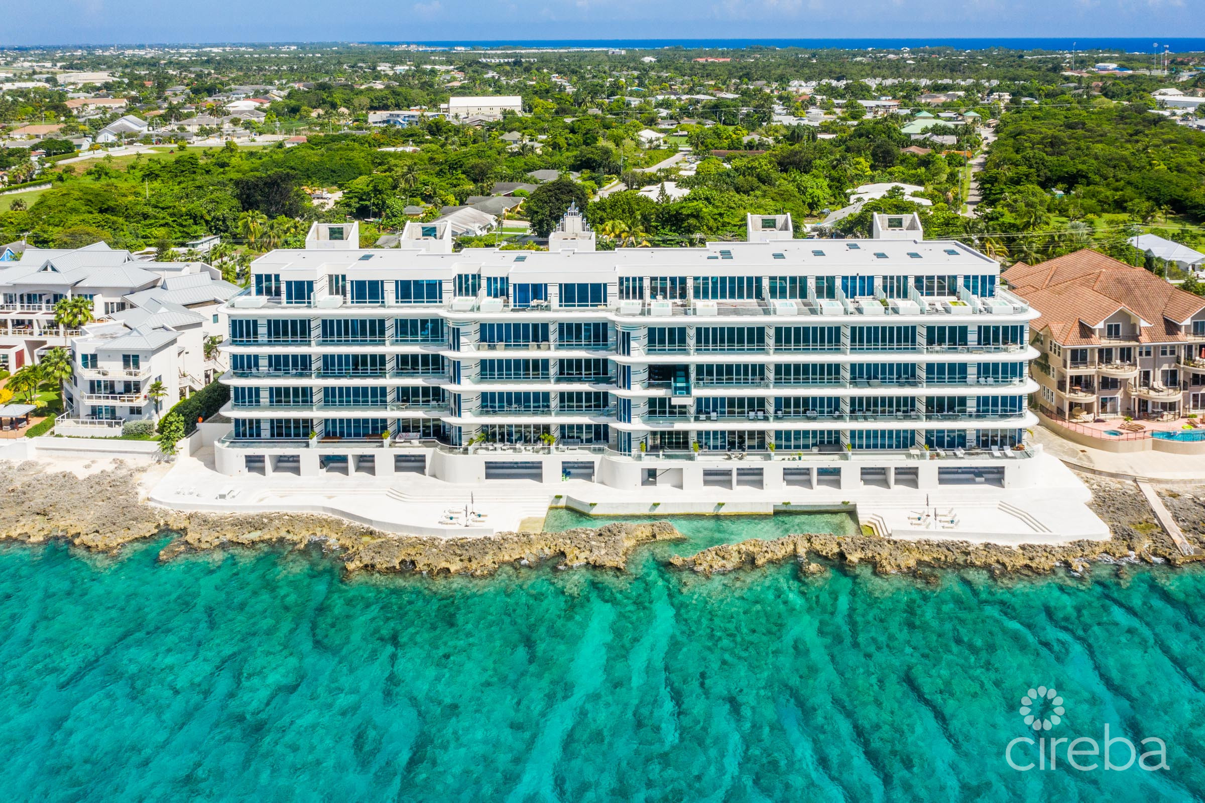 Fin 27, oceanfront condo