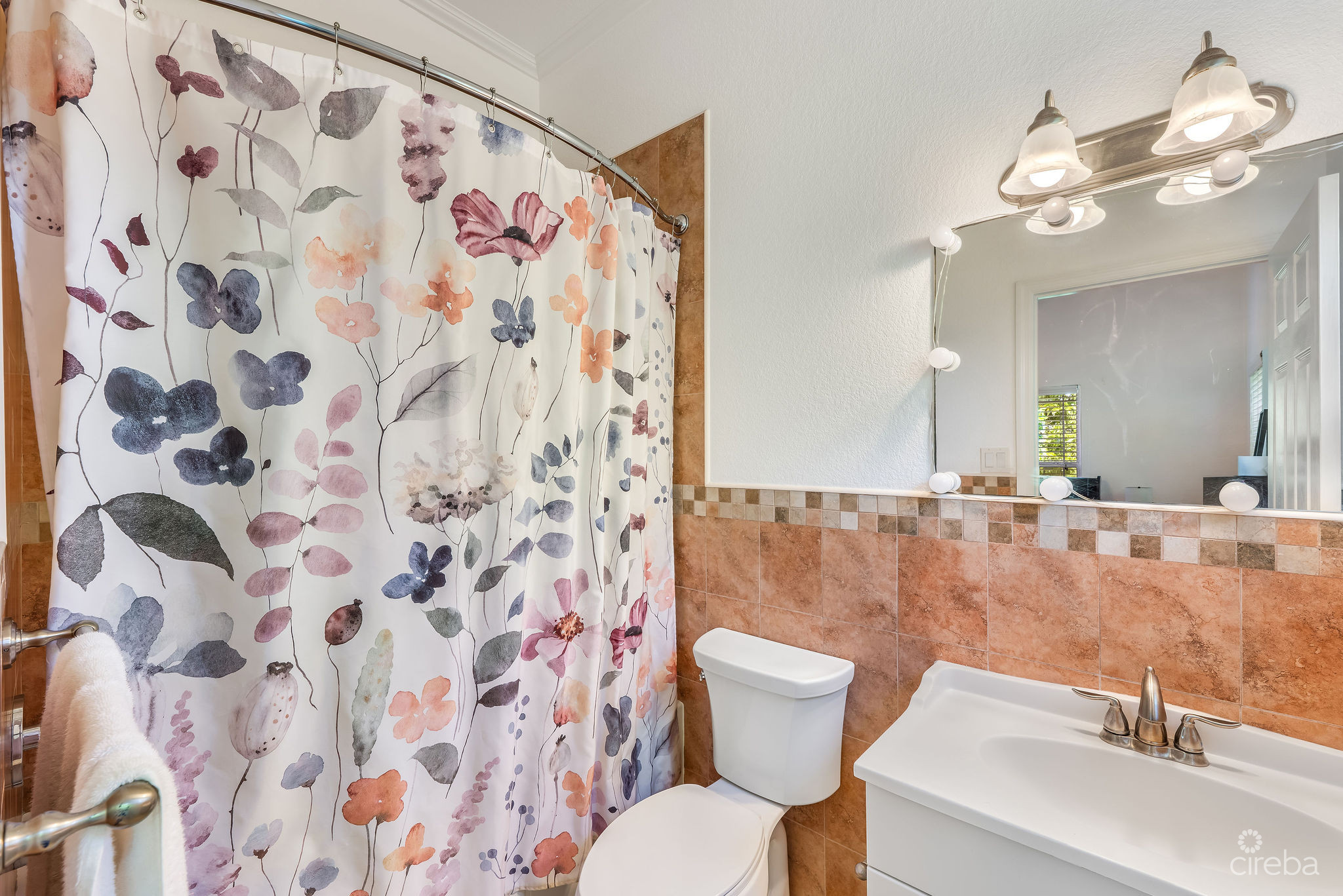 FAIRVIEW MANOR: 2X 2-BED UNITS, GEORGE TOWN