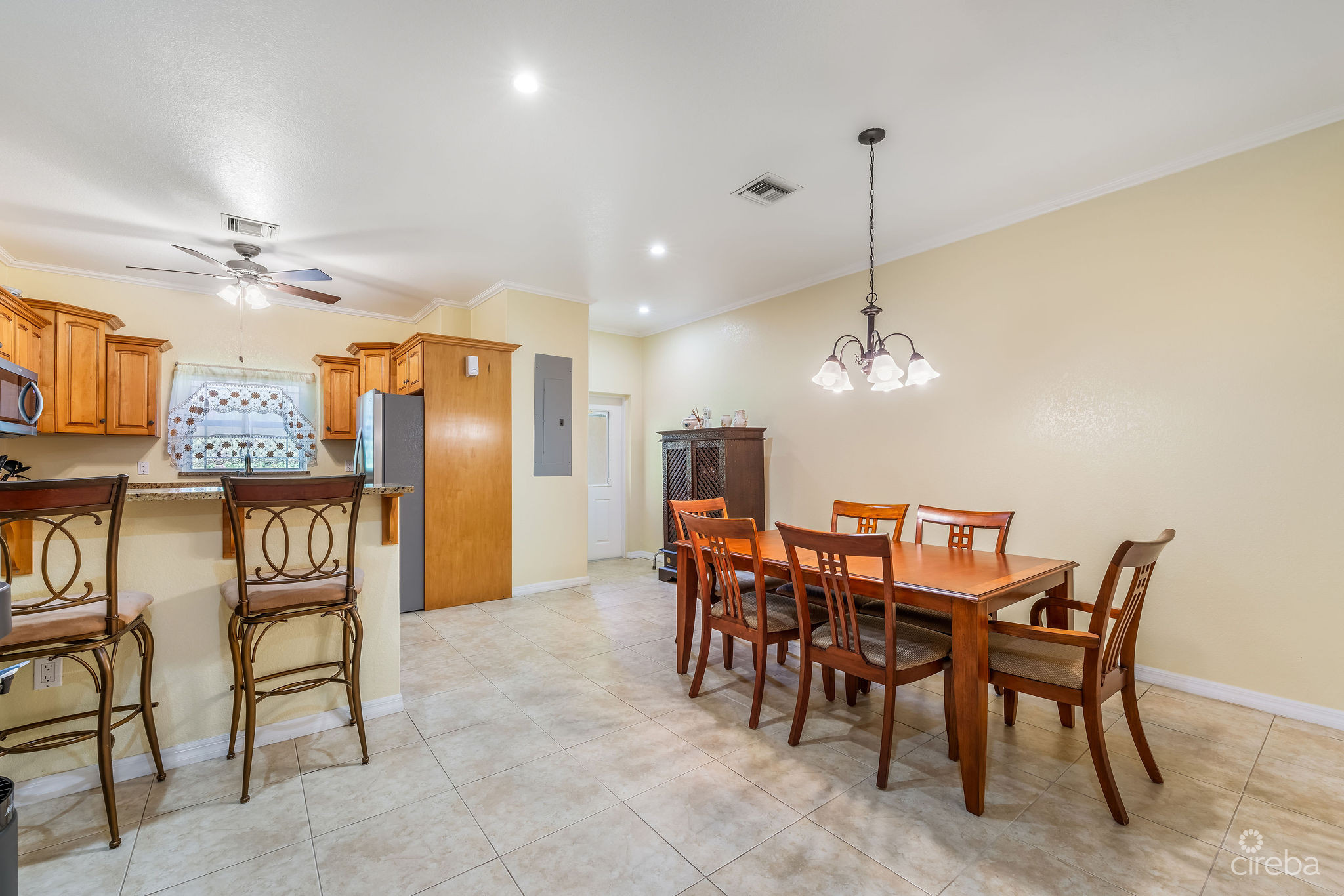 FAIRVIEW MANOR: 2X 2-BED UNITS, GEORGE TOWN
