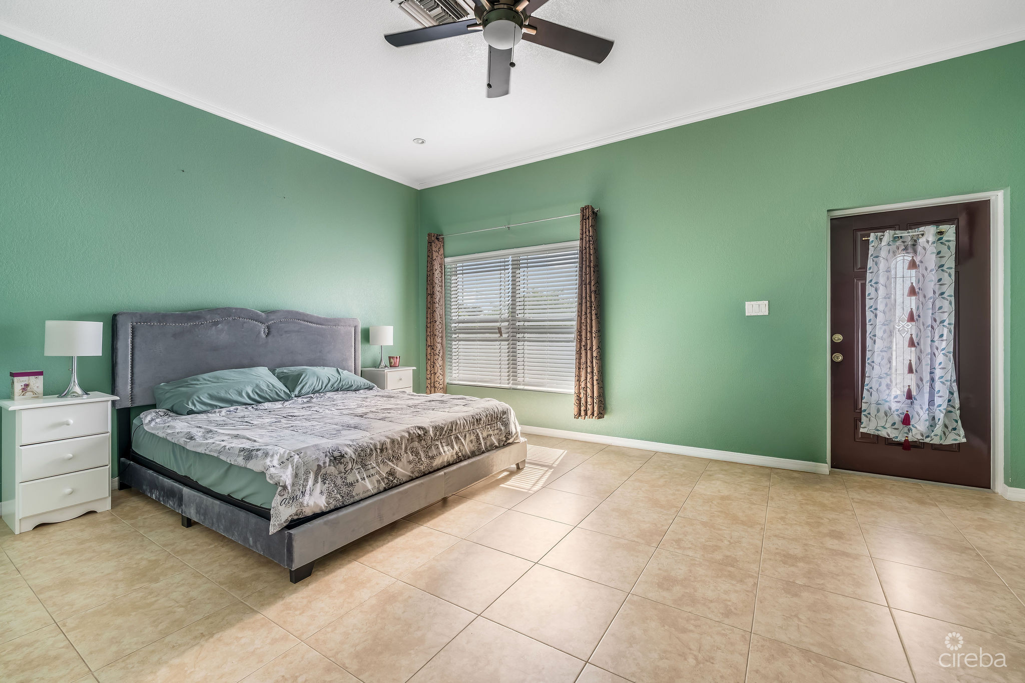 FAIRVIEW MANOR: 2X 2-BED UNITS, GEORGE TOWN