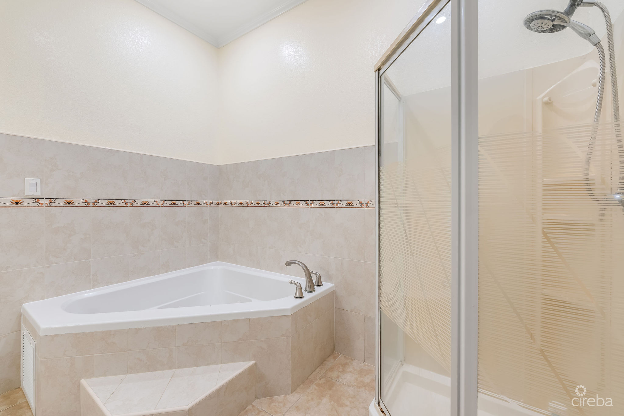 FAIRVIEW MANOR: 2X 2-BED UNITS, GEORGE TOWN