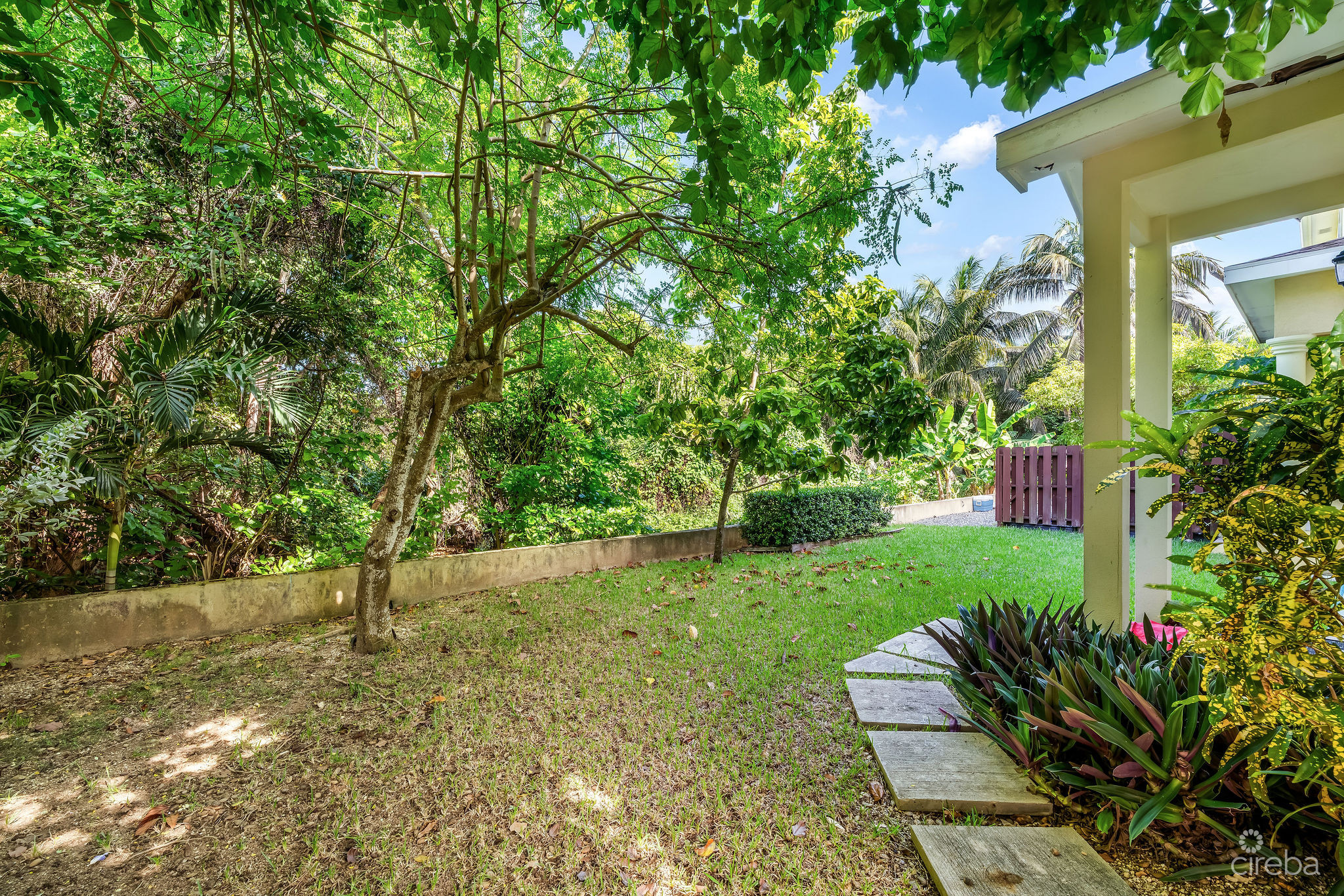 FAIRVIEW MANOR: 2X 2-BED UNITS, GEORGE TOWN