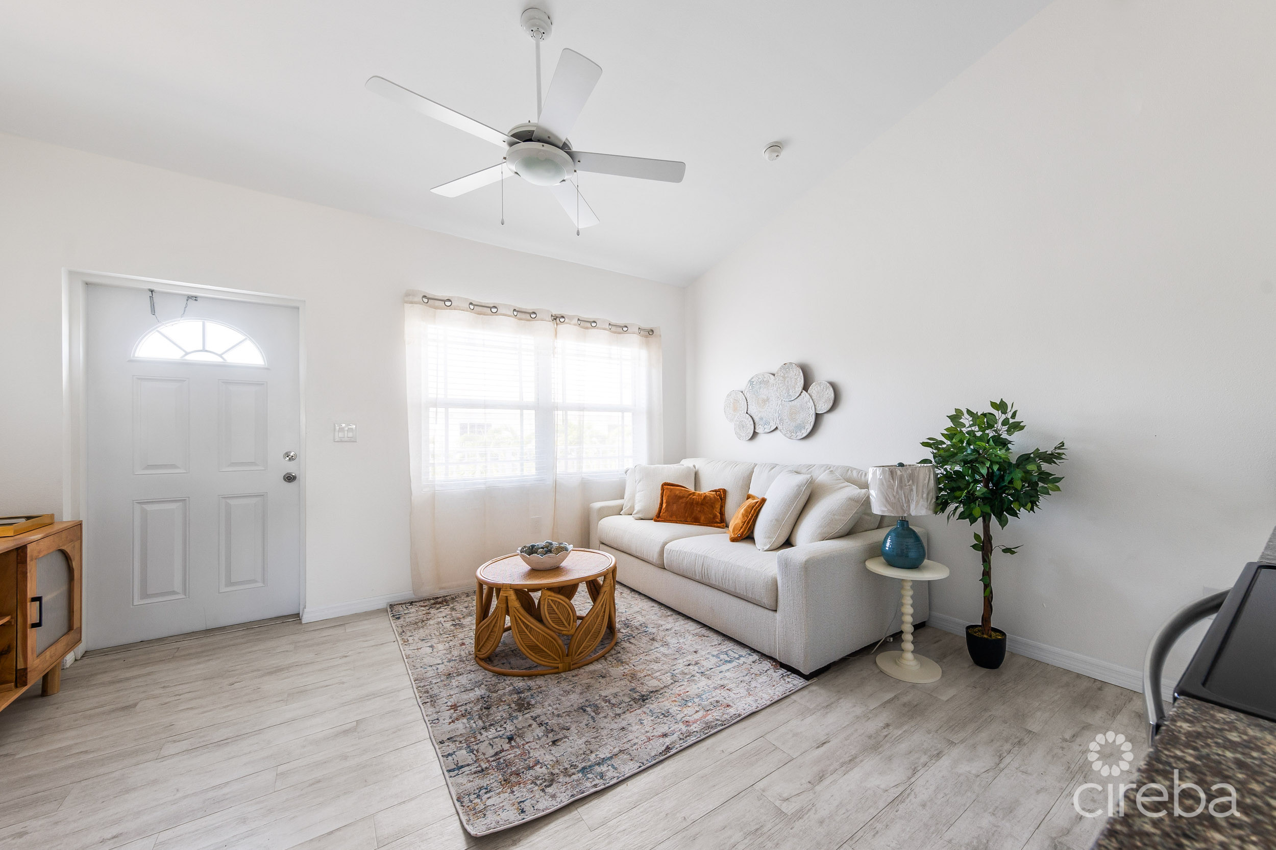 SANDSCAPE RESIDENCES #38 8
