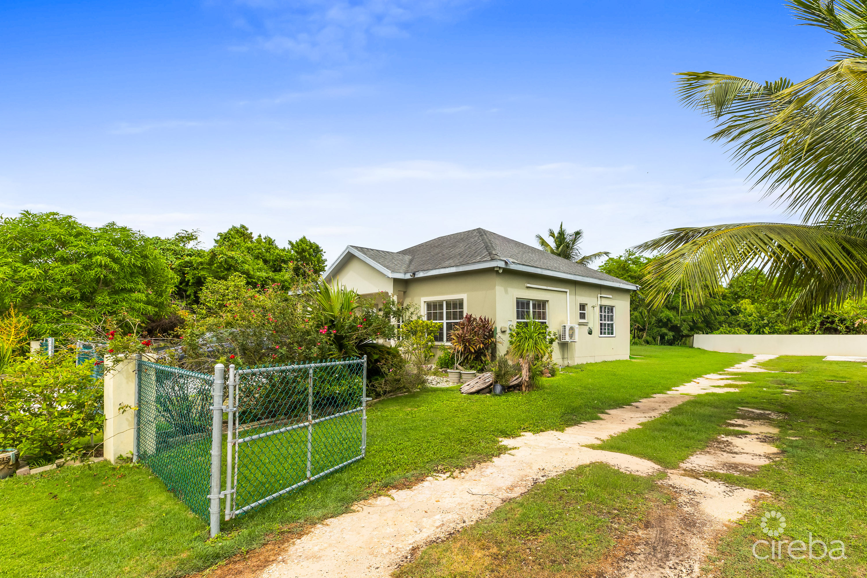 56 FAITH AVENUE – 3 BED / 2 BATH SINGLE FAMILY HOME