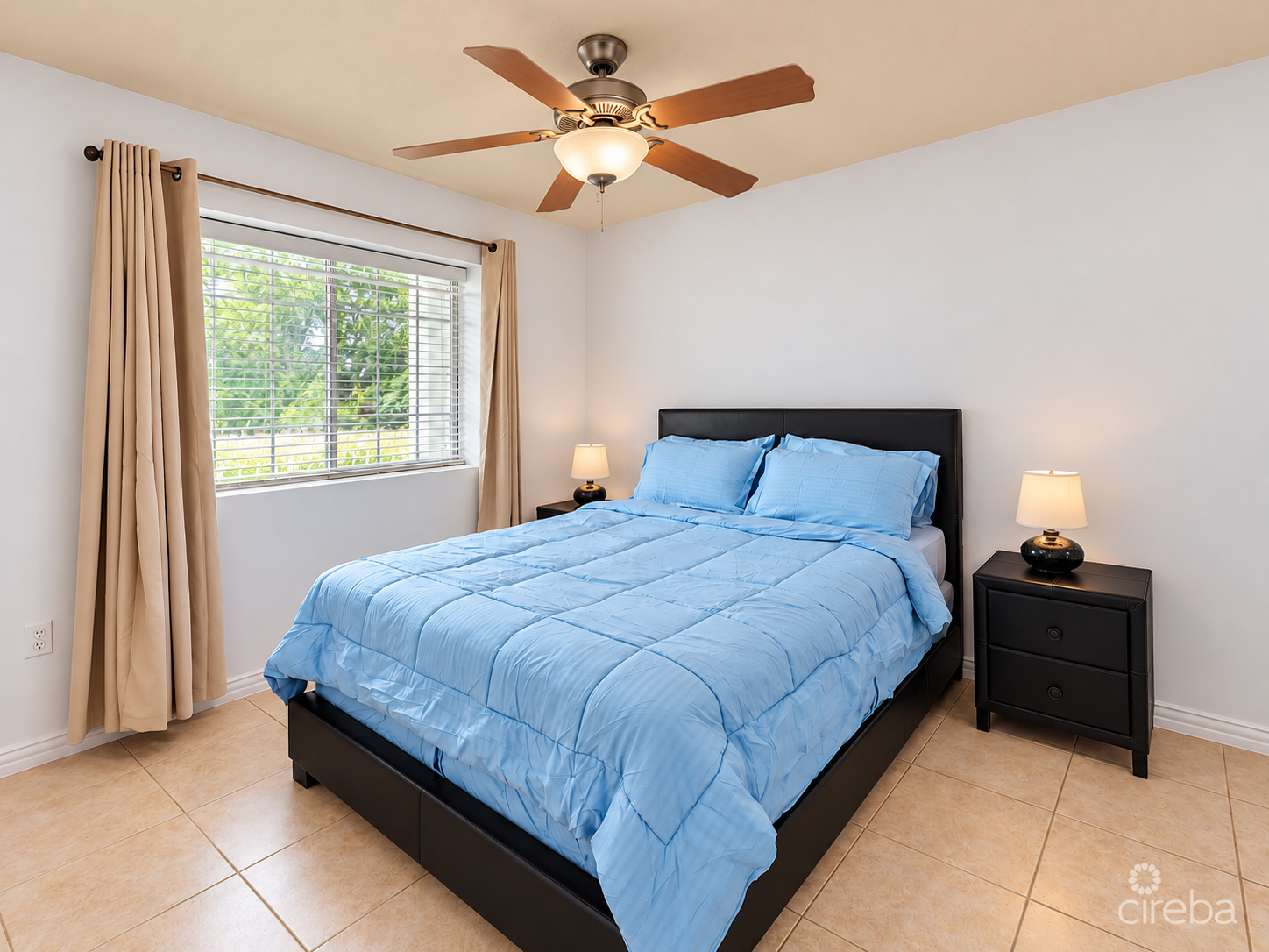 LAKESIDE VILLAS E-140 8