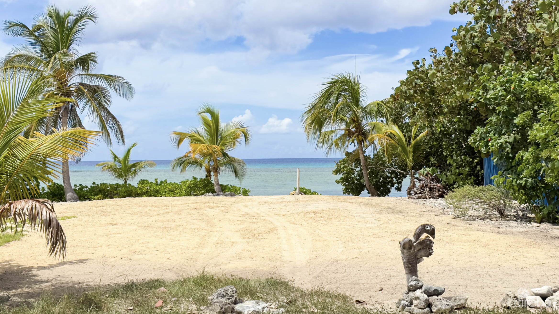 LITTLE CAYMAN OCEAN VIEW RESIDENTIAL HOME W/ BEACHFRONT LOT JUST SHY OF 1 ACRE