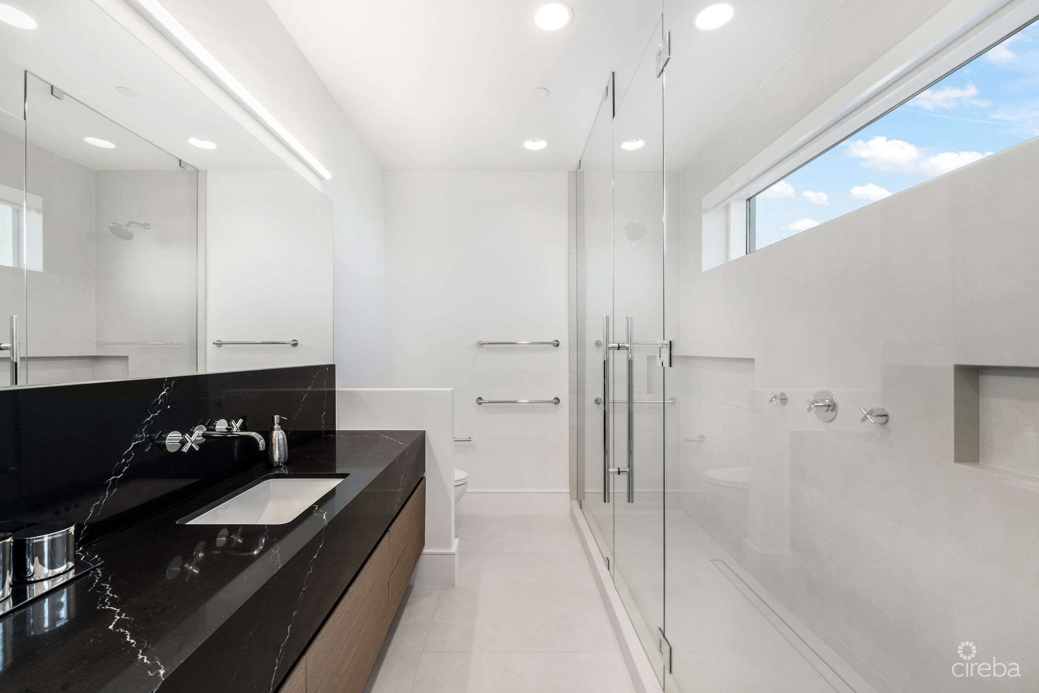 AQUA RESIDENCE 2 – LUXURY SEVEN MILE BEACH CONDO