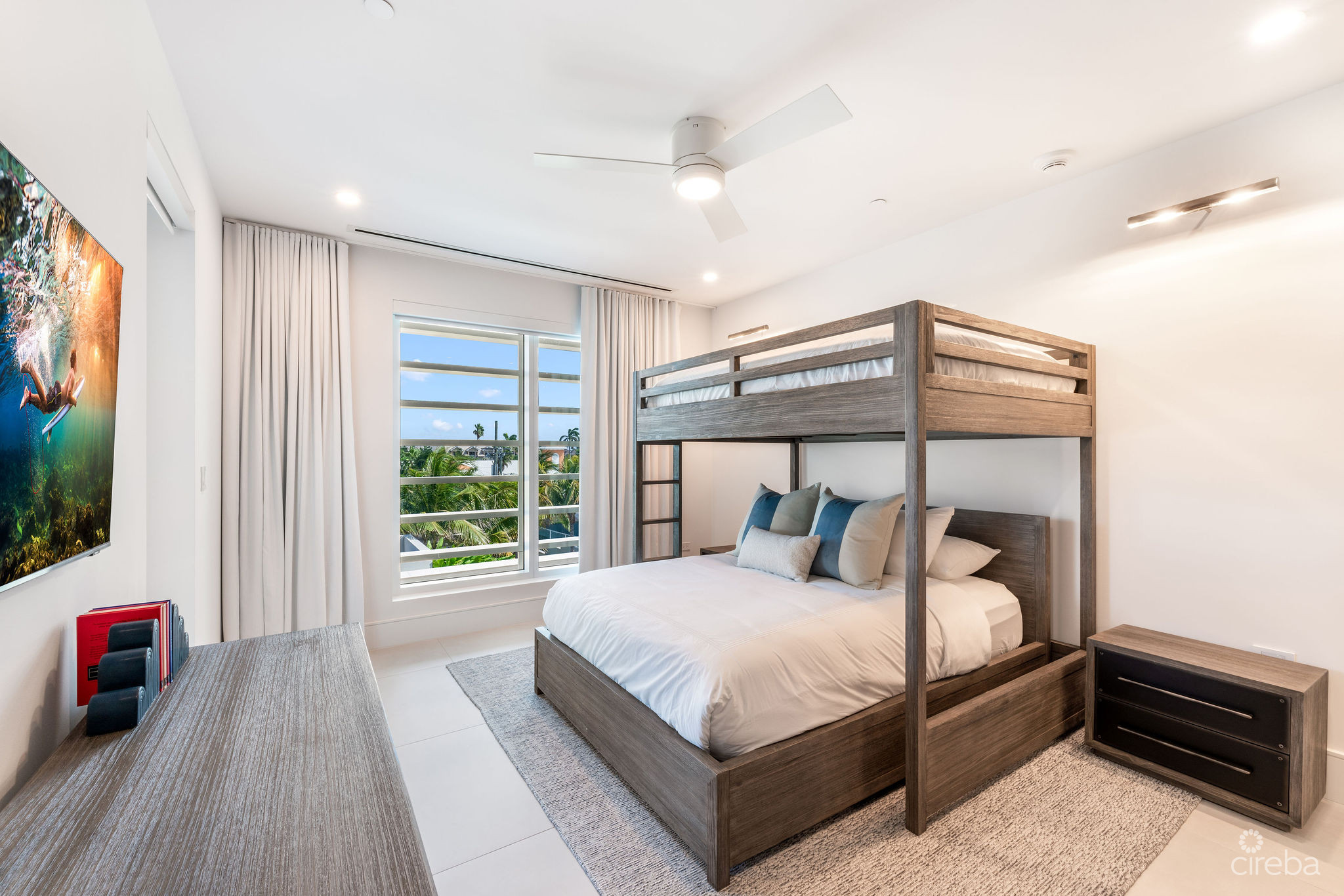 AQUA RESIDENCE 2 – LUXURY SEVEN MILE BEACH CONDO