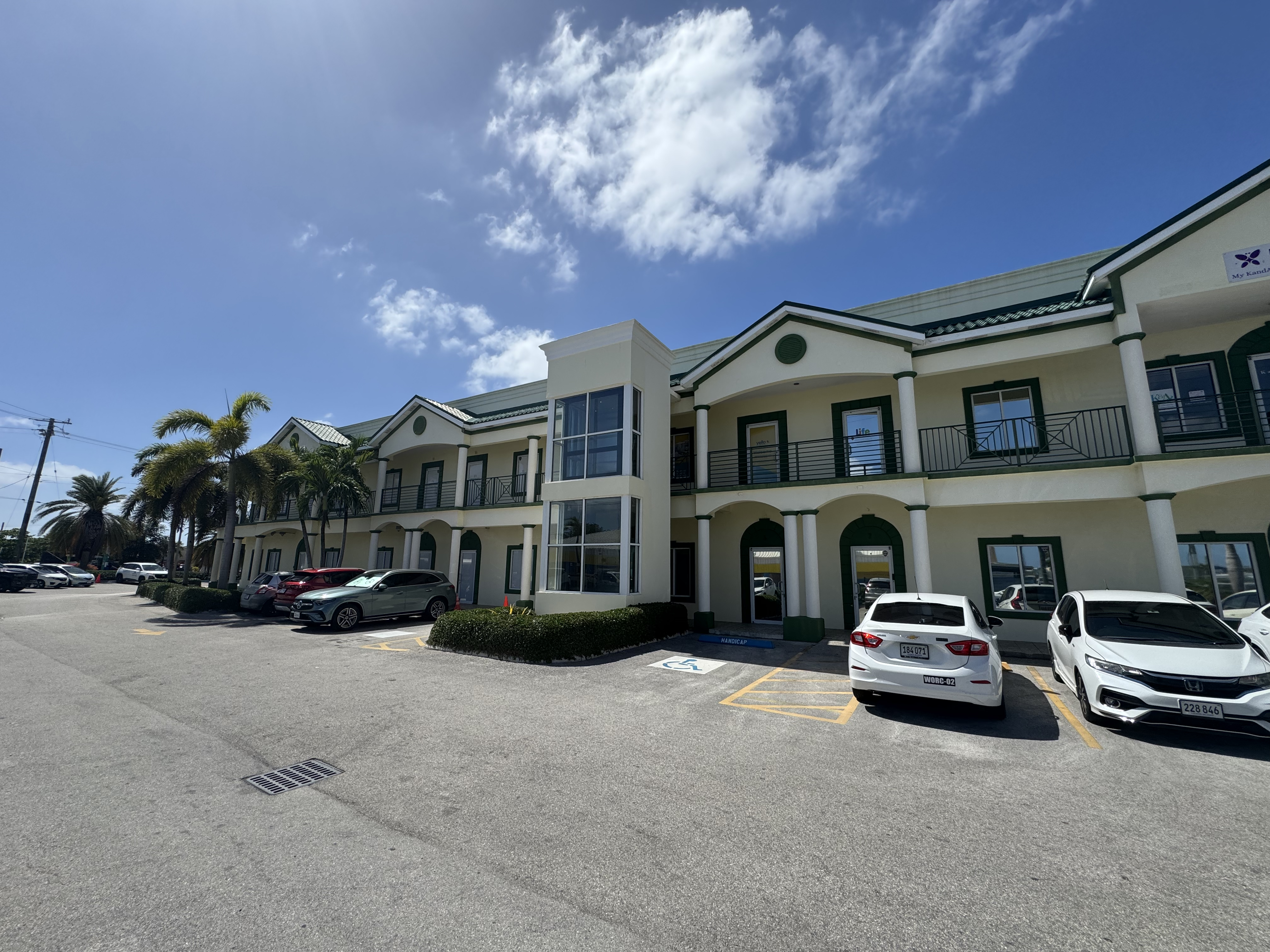 CAYMAN CENTRE – PRIME 2ND FLOOR OFFICE SPACE IN INDUSTRIAL PARK LOCATION
